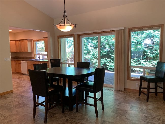 Large open dining room off living room.