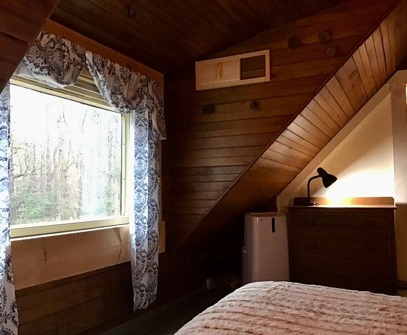 The bedroom has air-conditioning from June 1 to September 1, staying cool in summer. This property and its historic significance, Cornish and its historic and art historical importance, Dartmouth and its splendid facilities, and the regional artistic offerings will form your memories of this Upper Connecticut River Valley region of New Hampshire and Vermont.   