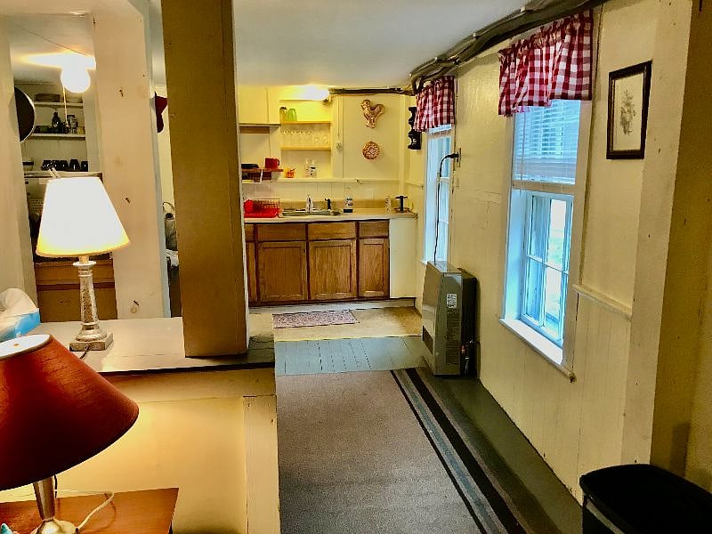 The cottage has ample provisions of cookware, dishes and kitchenware. Nearby regional amenities include the large laundromat (five minutes), a full-service grocery store (seven minutes), and a Dollar General (seven minutes). There is an excellent Pizza Chef, Frazer's (excellent diner + offerings), Windsor Diner, and Yummy Yummy (Chinese) 7 minutes away. Also 7 minutes away include the excellent fine dining restaurant, the Windsor Station, and 12 minutes away is the very hip Harpoon Brewery restaurant. Both these locations also feature local musicians on various nights per week. Just up 12A is the Plainfield Country Store, with its deli and specialty items, including a variety of delicious fresh-baked goods and freshly-prepared salads and a gas station. There are large shopping malls (all tax-free!) 15 minutes north on 12A; these include TJ Maxx, Target, Home Depot, Hannaford's, Price Chopper, Best Buy, and Wal-Mart. All shopping in NH is tax-free; food shopping in VT is tax-free.