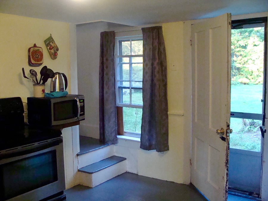 The cottage entrance opens into the kitchen, which has full-size appliances in fridge, oven/stove, microwave, electric tea kettle, coffee maker, toaster and mixmaster.