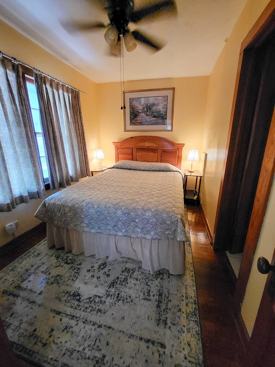 Bedroom with Queen Bed & Closet Space