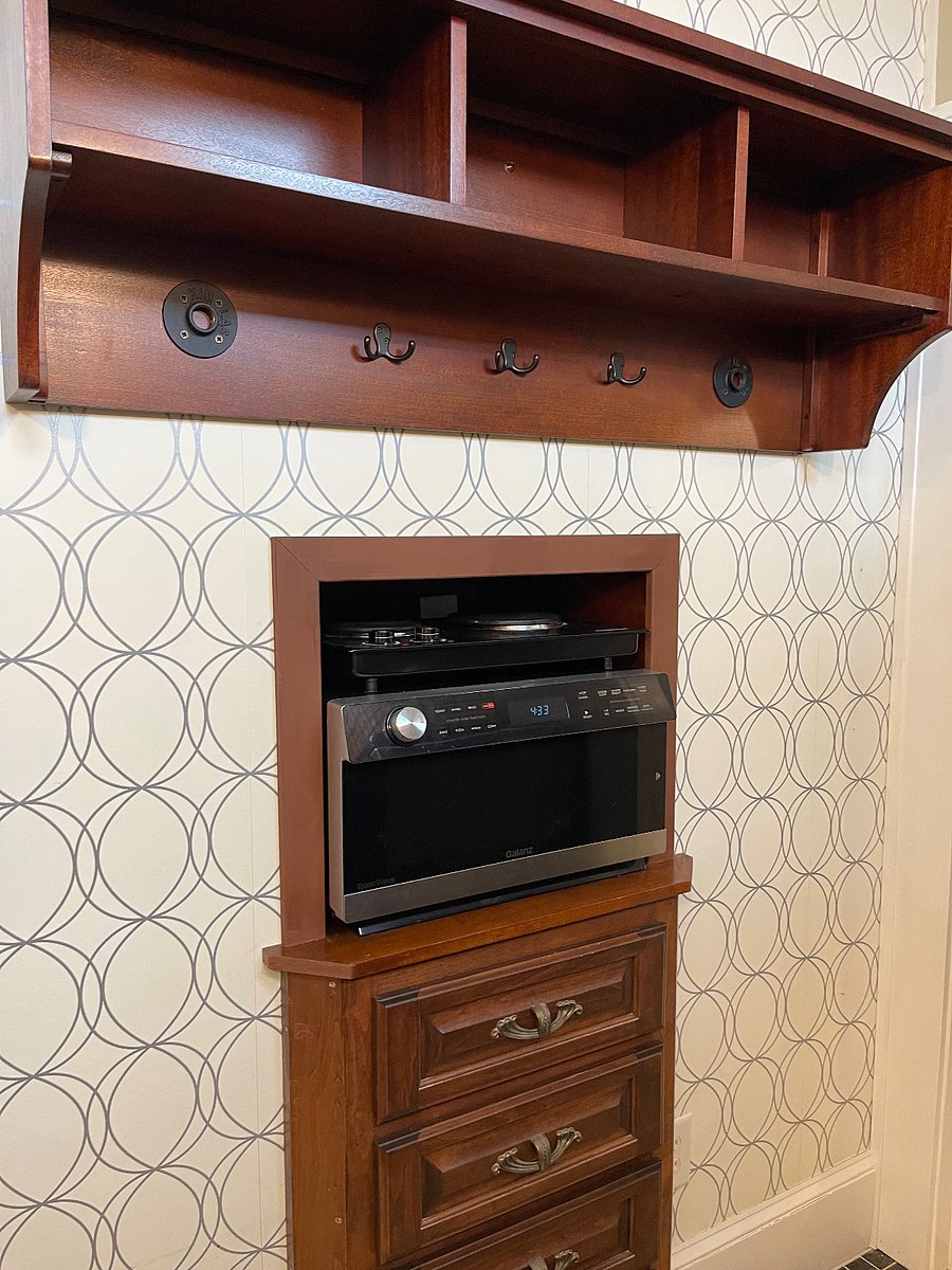 Microwave, toaster oven, air fryer.
(Cooktop is also available in suite)
