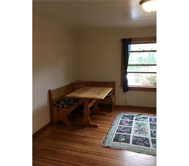 kitchen eating area