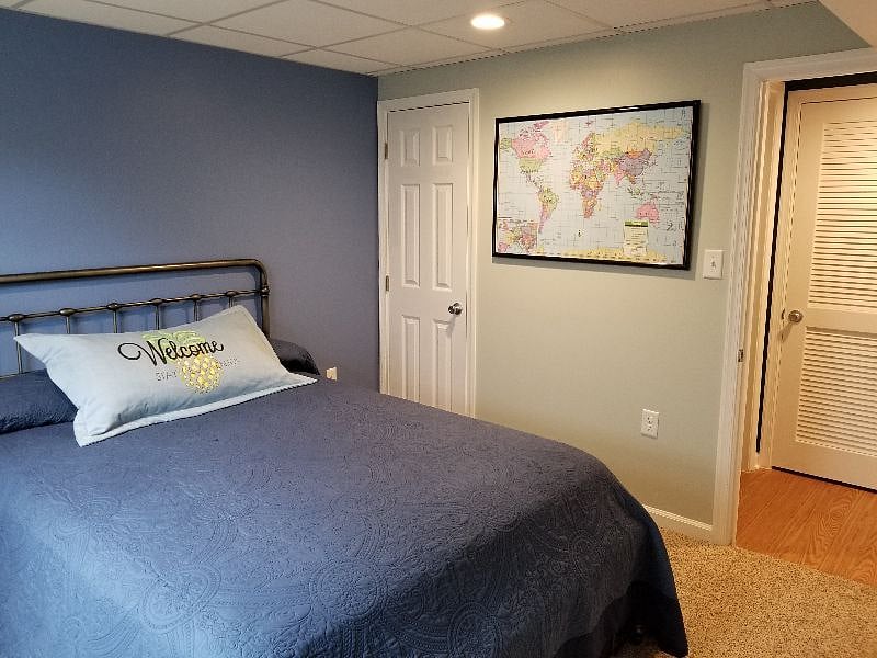 Queen size bed with adjustable base (head and feet raise).