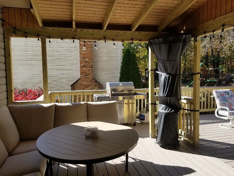Covered porch - - great for spending time outside in the fresh air