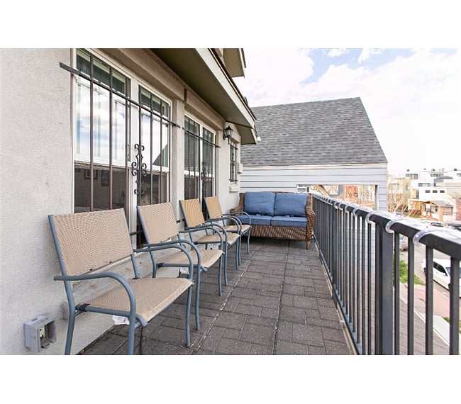 balcony