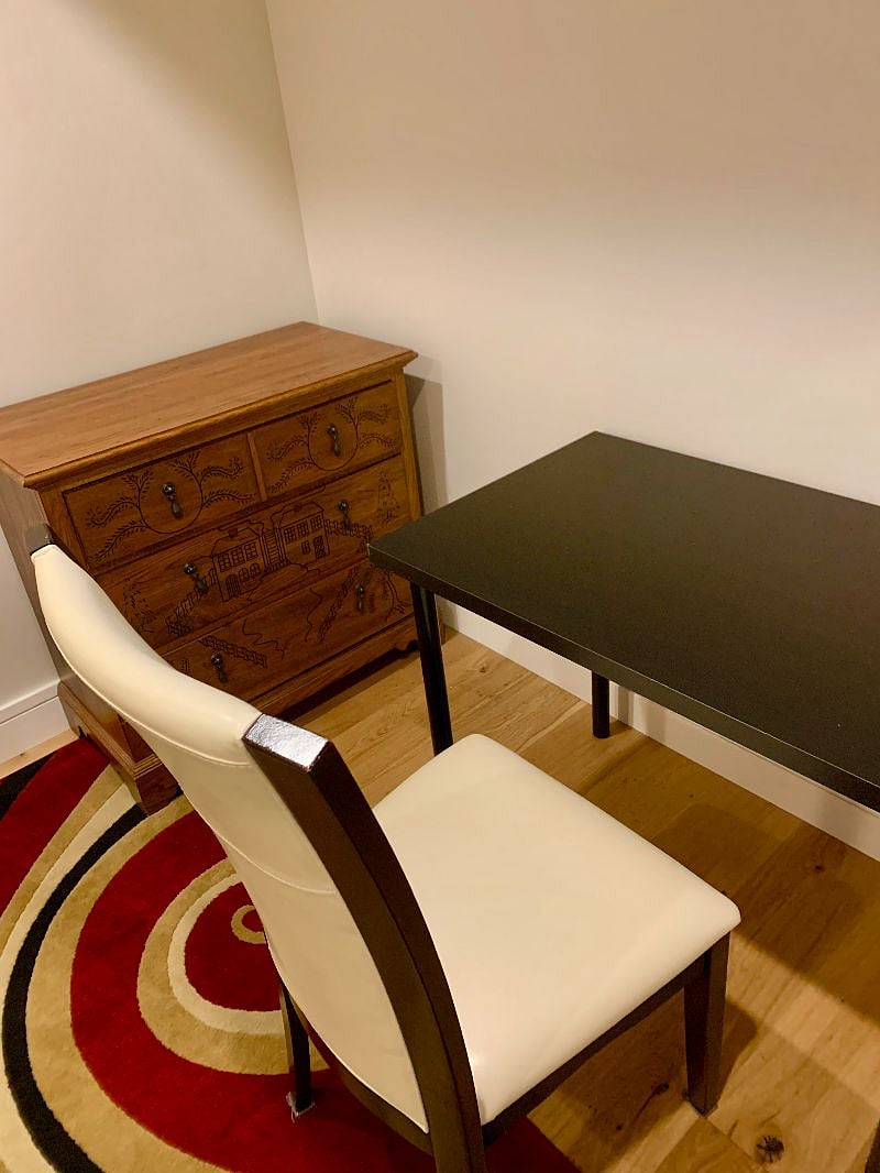 Room C with desk/chair