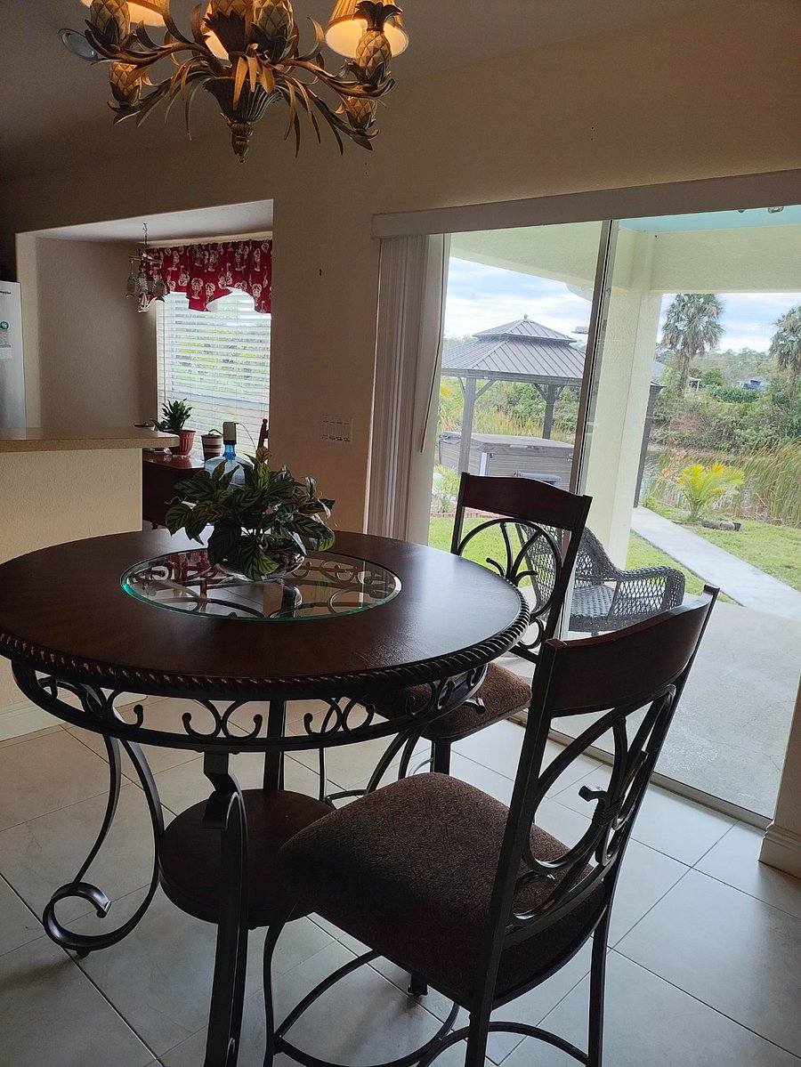 Shared Dinette