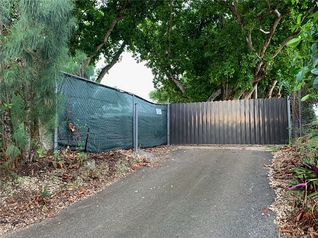 Electronic gate