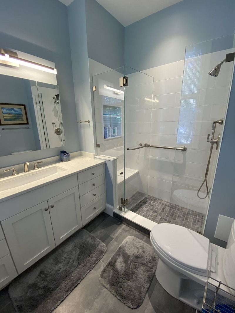 Master Bath (In-Suite)
