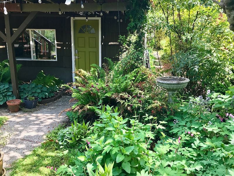 Private entrance apartment, in a peaceful garden setting.