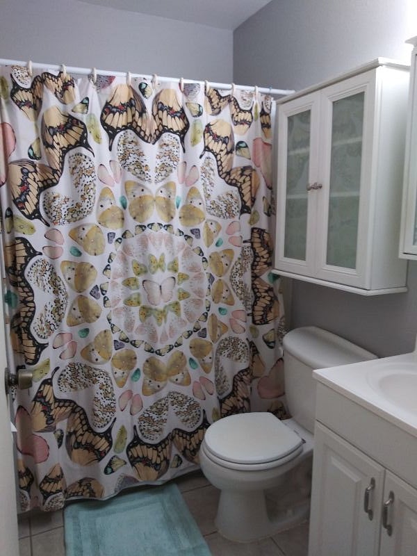 Full Hall Bath for Bedrooms #2 & #3
