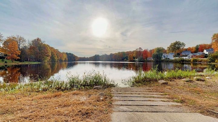 Fall views on Paper Goods Pond.