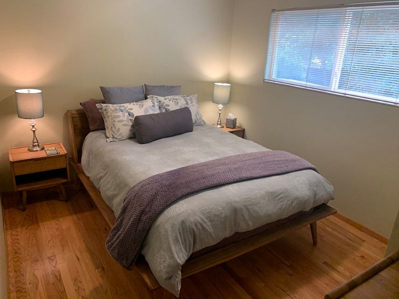 Master Bedroom with queen bed.