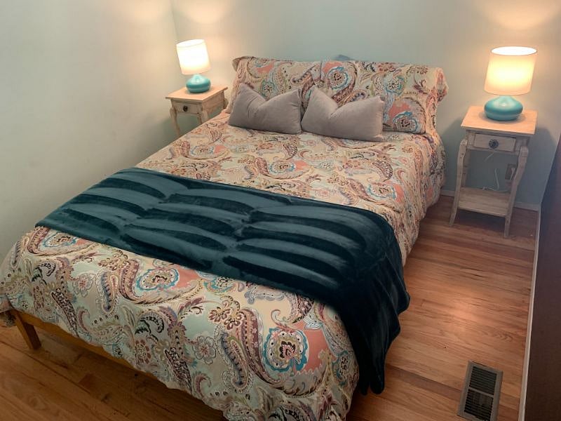 Second bedroom with queen bed.
