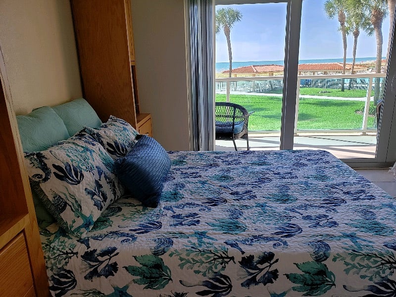 Wake up to the sights and sounds of the gulf.