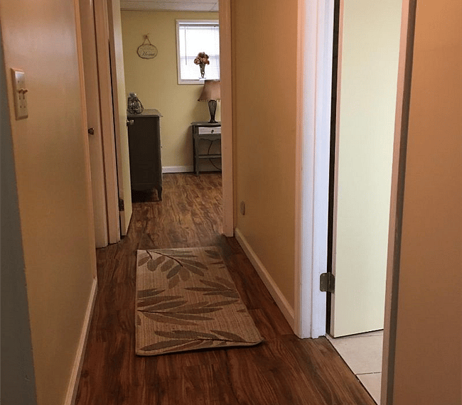 Hallway to the 2 bedrooms