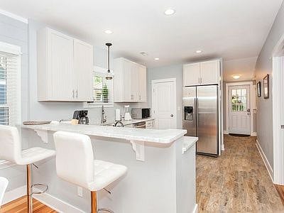 Kitchen with Eat-In Area