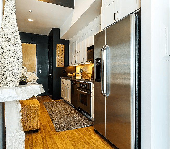 Newer kitchen, new dishwasher, cookware and utensils provided.