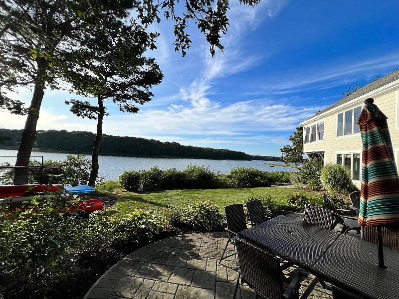 sweeping views of the inlet along with water access!