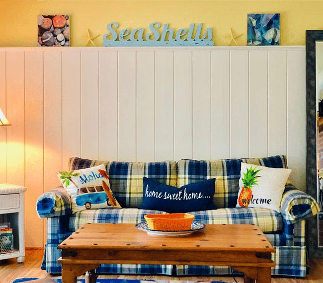 Queen pull out sofa in livingroom