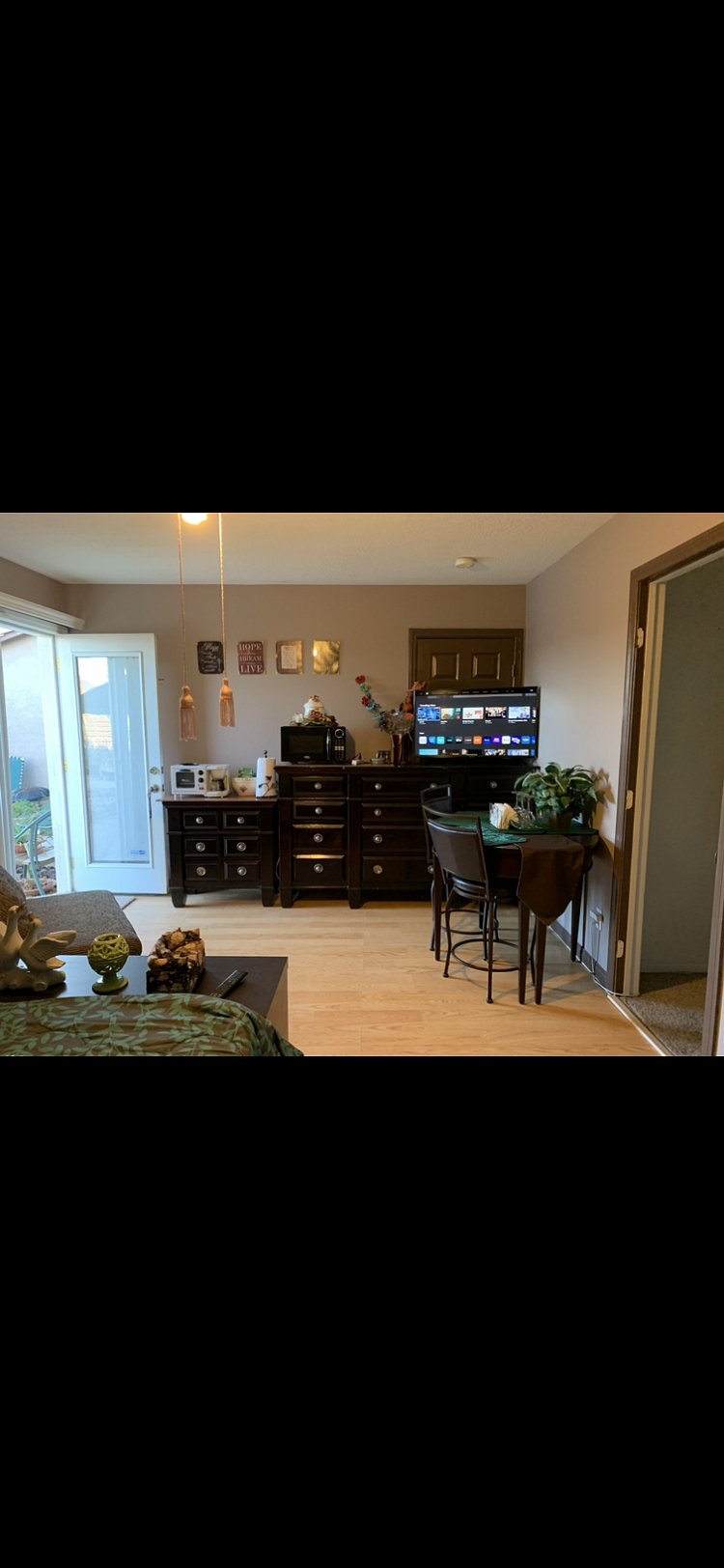 It has a Smart TV where guest can watch while eating.