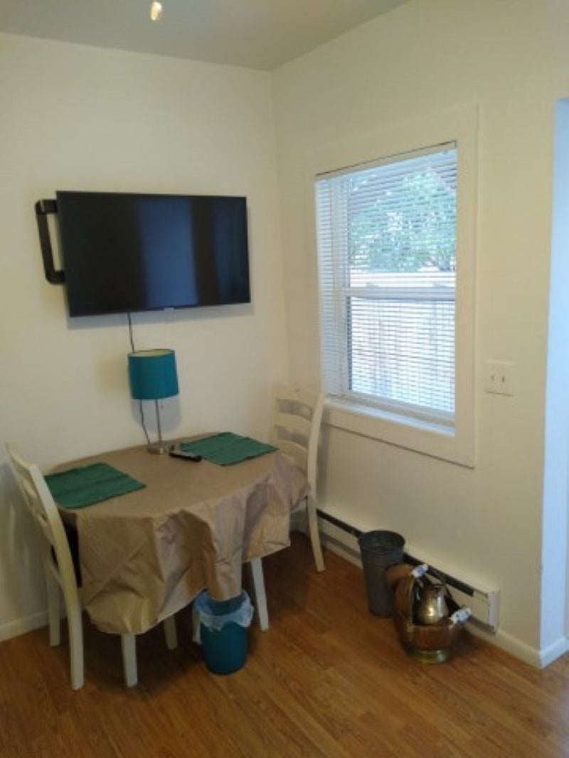 Dining area/office and TV
