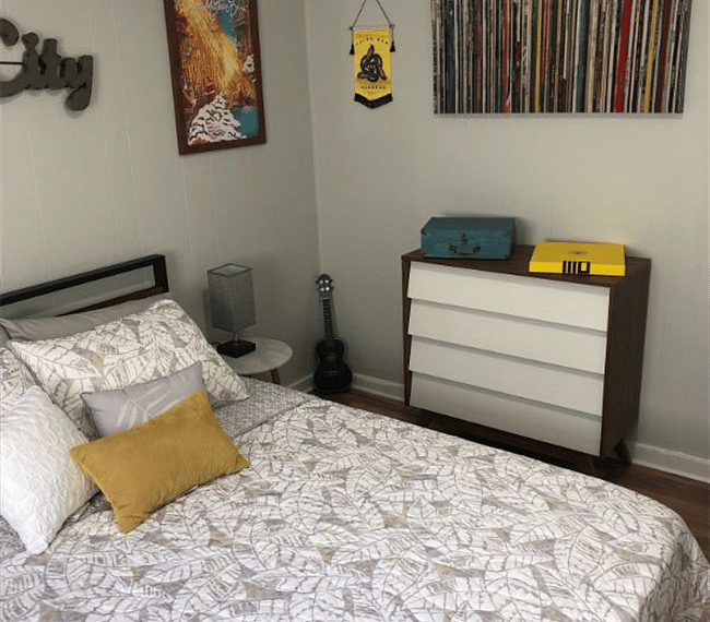 Bedroom complete with 4 drawer dresser and music city theme.