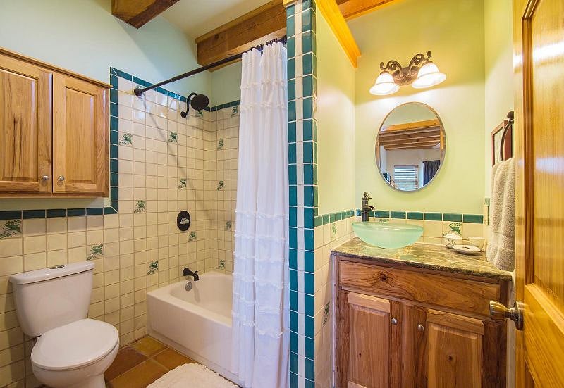 bathroom toilet and shower/tub