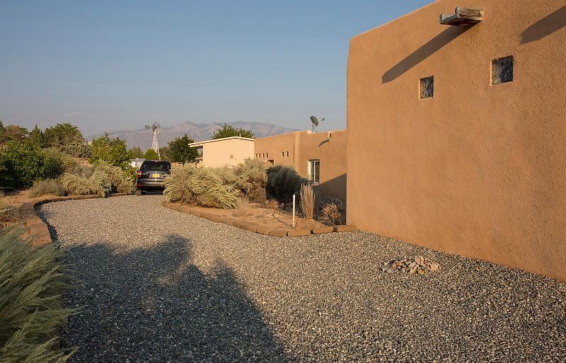 driveway to private rntrance