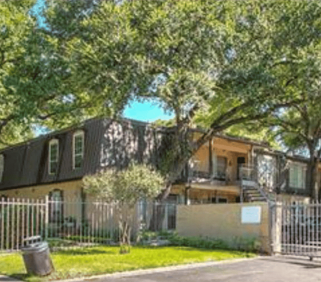 2nd Floor Corner Unit. Beautiful Trees.