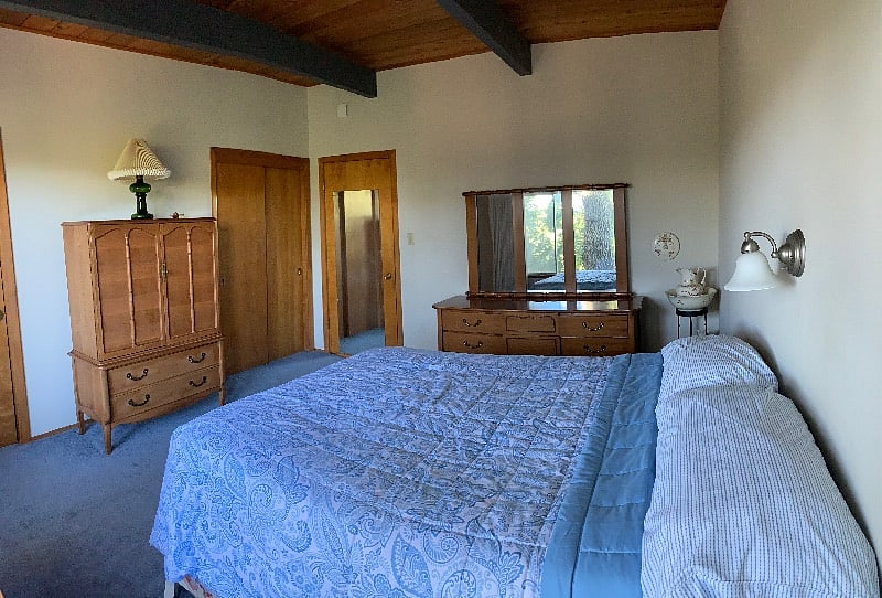 Master Bedroom with queen size bed