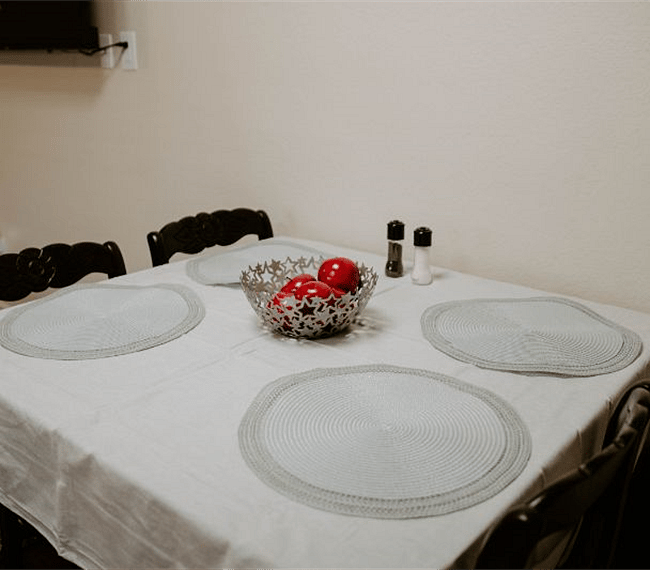 dining room table 