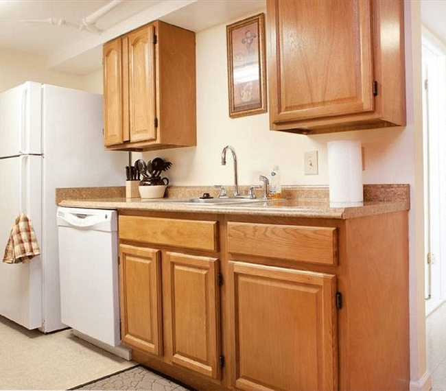 Full size fridge, dishwasher & sink w/ garbage disposal