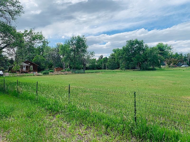 Surrounding fields perspective