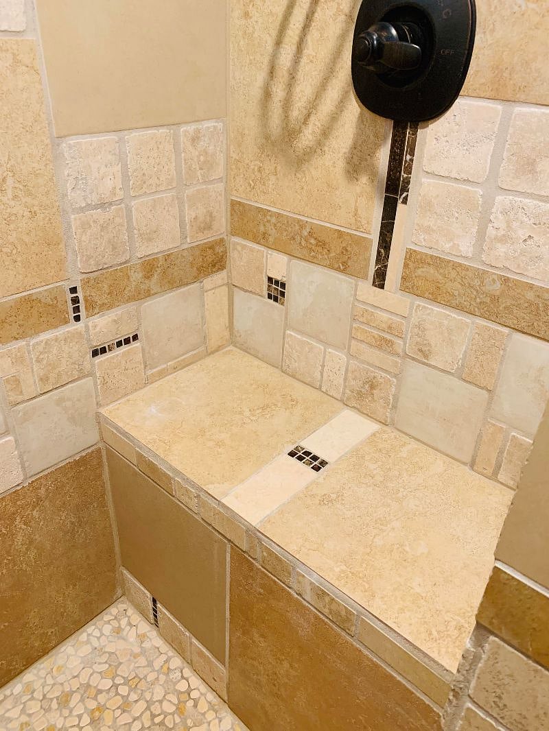 Shower bench for easy maintenance