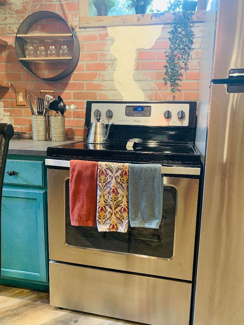 Full size electric smooth top range stove