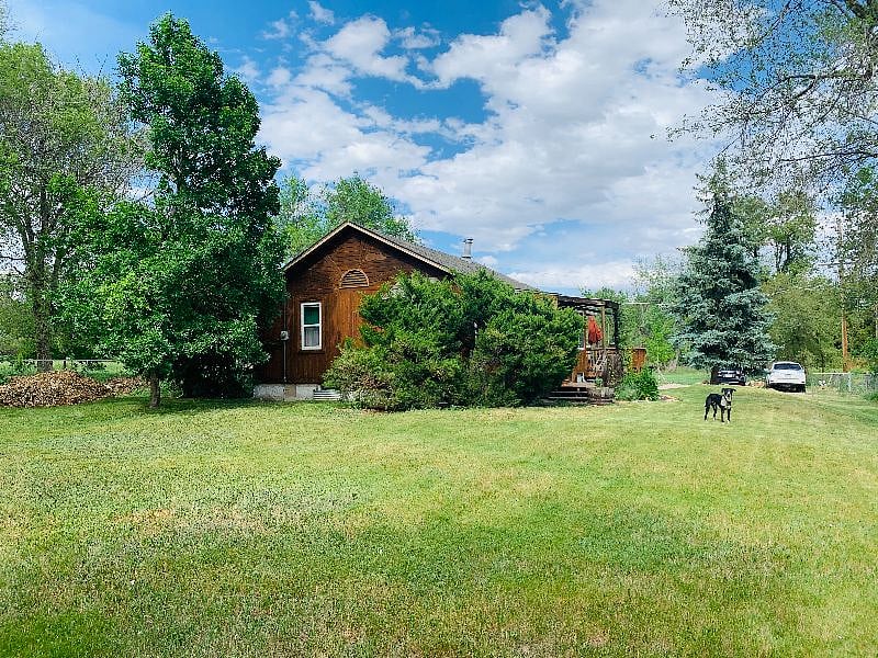 West side lawn for quiet relaxation or yard games