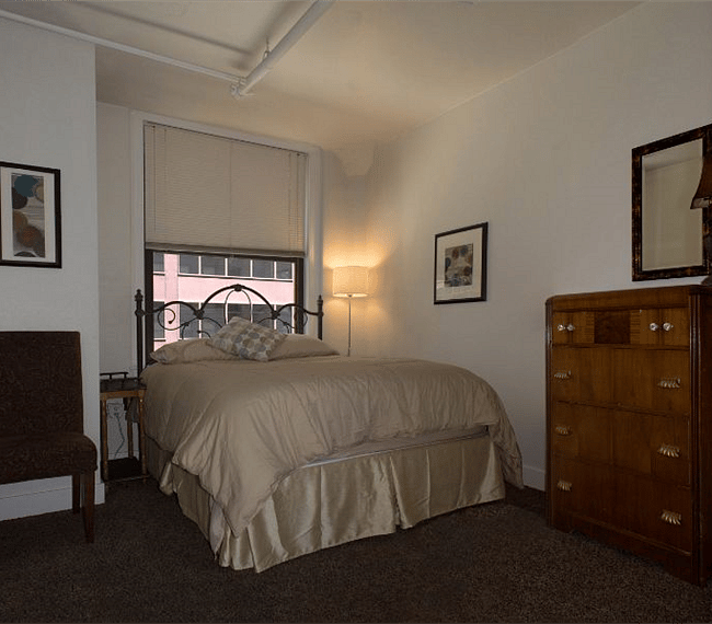 2nd Bedroom with Queen Bed