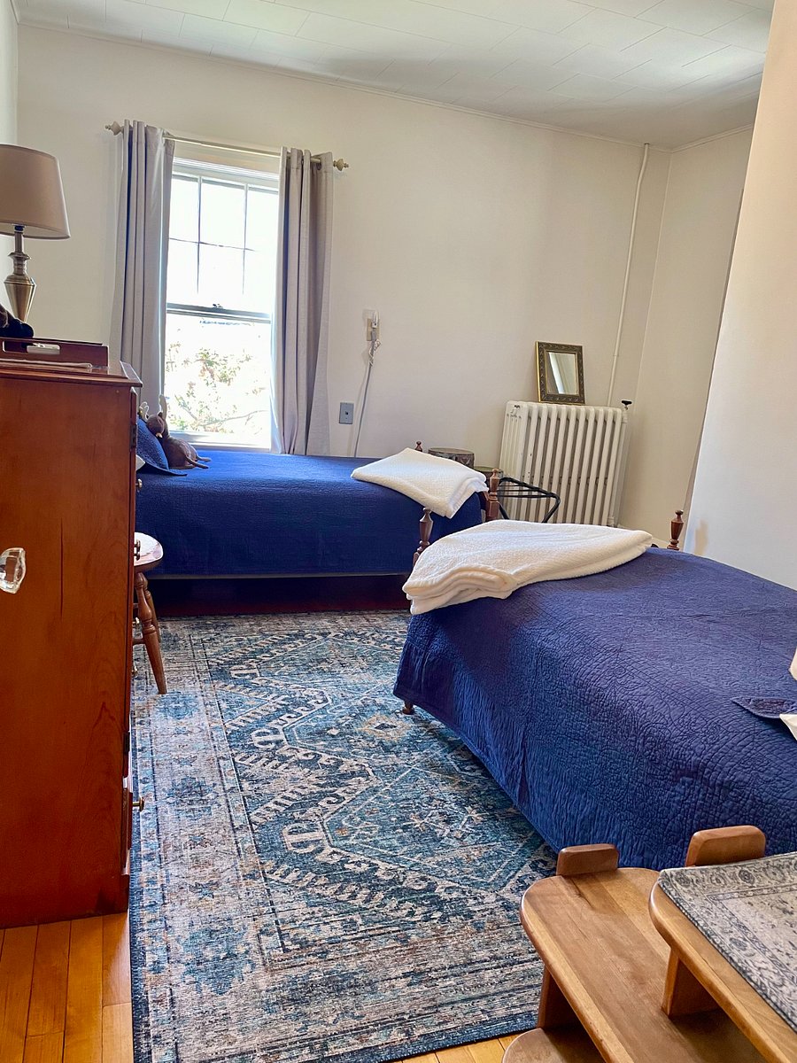 Two twin beds 