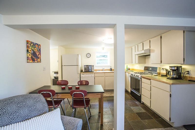Full kitchen with gas stove. 