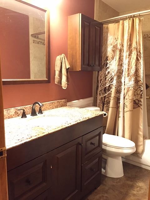 Main bath, large vanity and tiled tub
