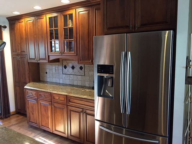 Large EIK with granite throughout, high end appliances and fully equipped. 