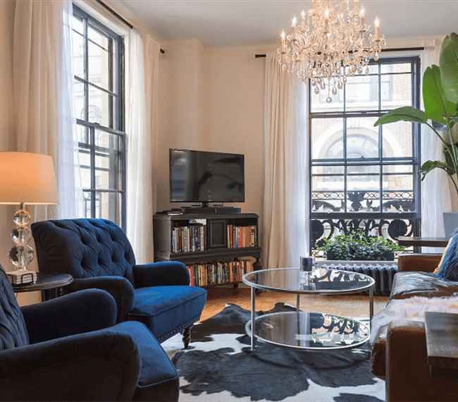 Sumptuous comfortable new decor with Sonos throughout suite and connected with Apple TV.