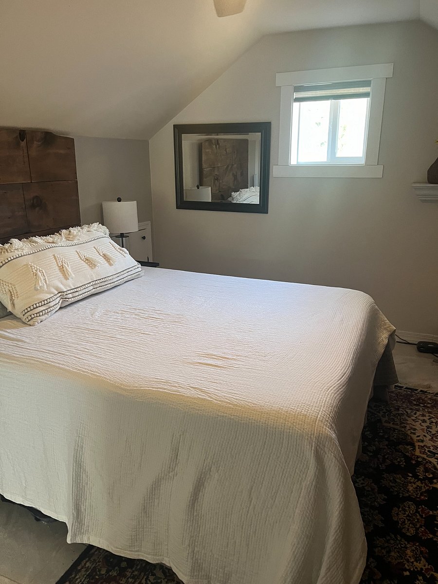upstairs queen bed