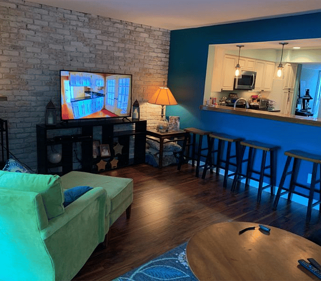Living area with bar