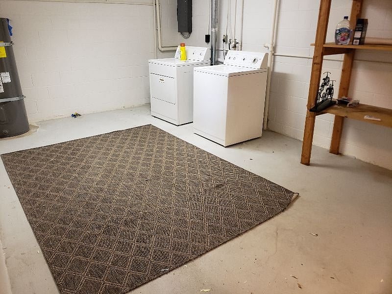 Full laundry. This room is very large and could also double as an office, extra bedroom or storage area for bikes..hiking gear...etc.