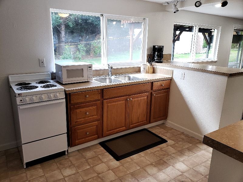 Furnished Finder property 235740_1 photo 4
