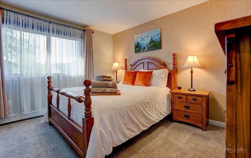 2nd Bedroom (main floor with shared bath)
Available May 31st- Aug 14th, 2026