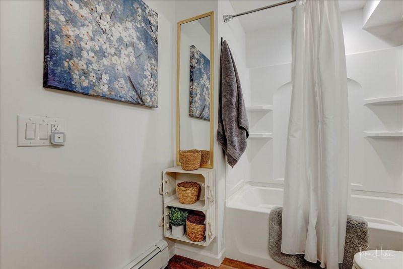 Downstairs 3rd Bedroom with Private Bath (TV, mini fridge, mini Keurig, hot water kettle
Available May 31st- Aug 14th 2026.